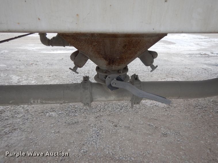 image for item DH3265 1985 Fruehauf HEB-F2-J1200 pneumatic dry bulk trailer