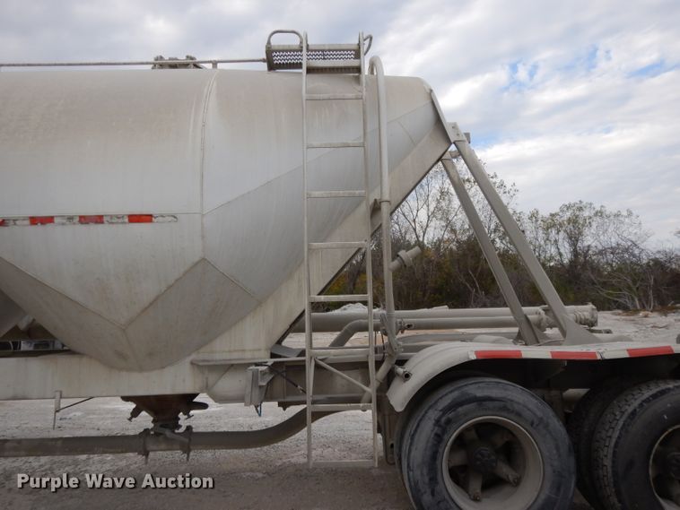 image for item DH3265 1985 Fruehauf HEB-F2-J1200 pneumatic dry bulk trailer