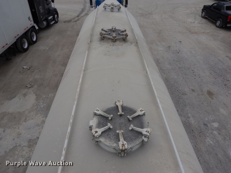 image for item DH3265 1985 Fruehauf HEB-F2-J1200 pneumatic dry bulk trailer