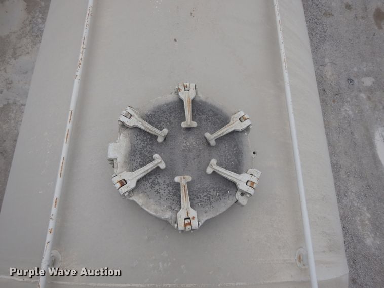 image for item DH3265 1985 Fruehauf HEB-F2-J1200 pneumatic dry bulk trailer