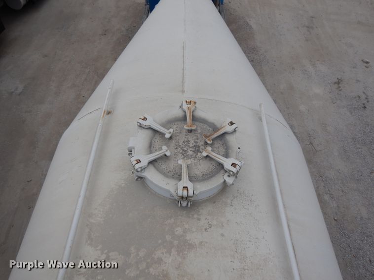 image for item DH3265 1985 Fruehauf HEB-F2-J1200 pneumatic dry bulk trailer