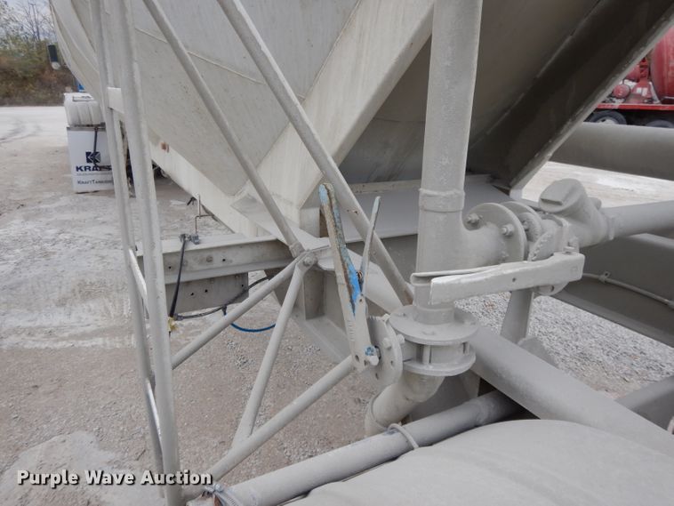 image for item DH3265 1985 Fruehauf HEB-F2-J1200 pneumatic dry bulk trailer