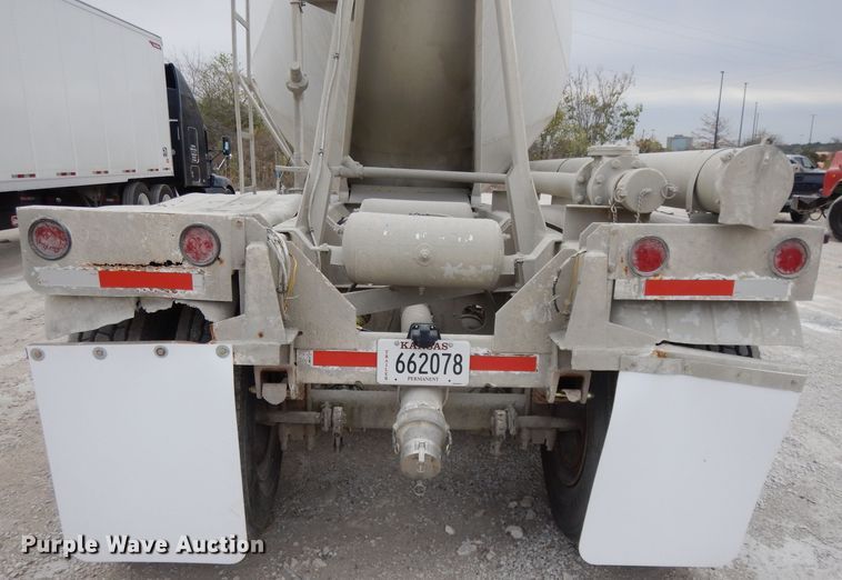 image for item DH3265 1985 Fruehauf HEB-F2-J1200 pneumatic dry bulk trailer