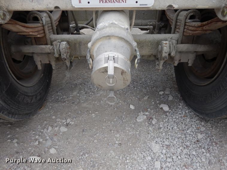 image for item DH3265 1985 Fruehauf HEB-F2-J1200 pneumatic dry bulk trailer