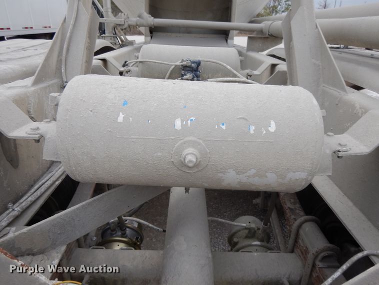 image for item DH3265 1985 Fruehauf HEB-F2-J1200 pneumatic dry bulk trailer