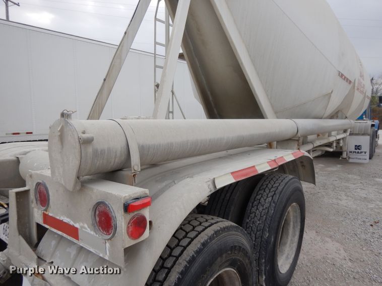 image for item DH3265 1985 Fruehauf HEB-F2-J1200 pneumatic dry bulk trailer