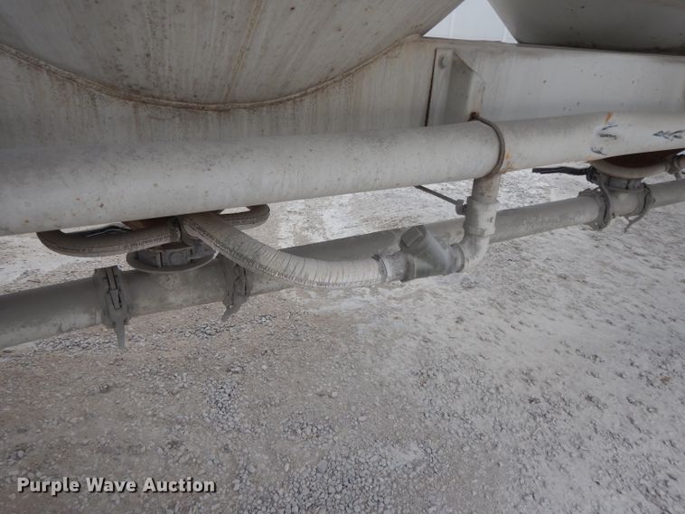 image for item DH3265 1985 Fruehauf HEB-F2-J1200 pneumatic dry bulk trailer