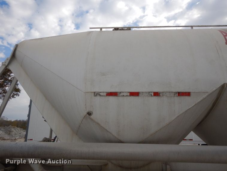 image for item DH3265 1985 Fruehauf HEB-F2-J1200 pneumatic dry bulk trailer