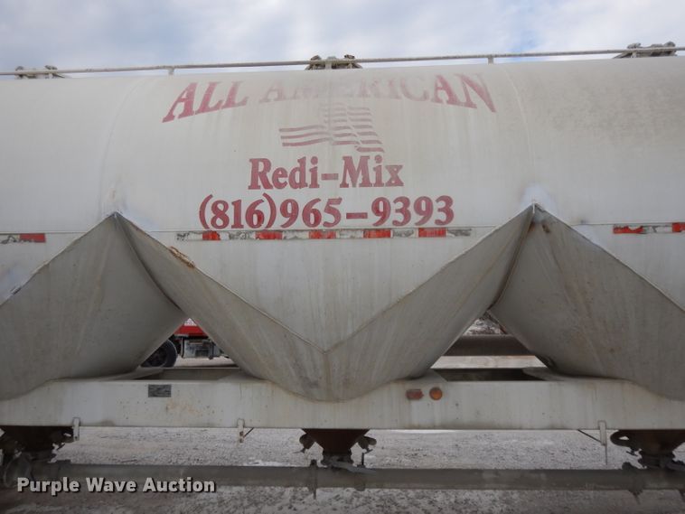 image for item DH3265 1985 Fruehauf HEB-F2-J1200 pneumatic dry bulk trailer