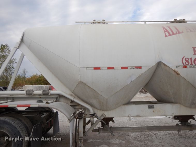 image for item DH3265 1985 Fruehauf HEB-F2-J1200 pneumatic dry bulk trailer