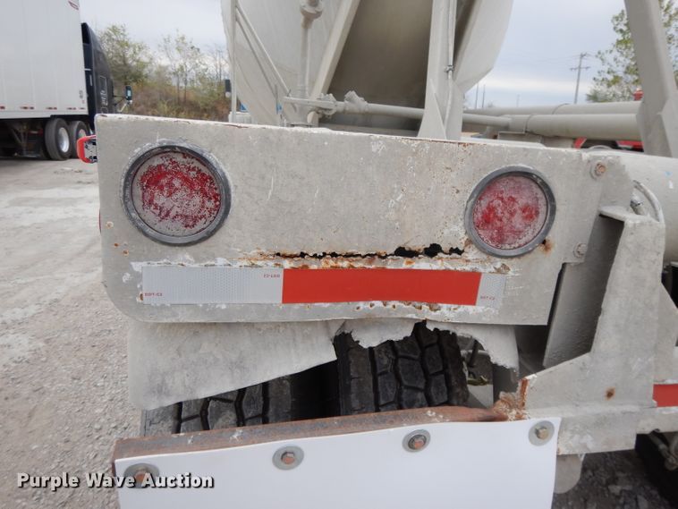 image for item DH3265 1985 Fruehauf HEB-F2-J1200 pneumatic dry bulk trailer