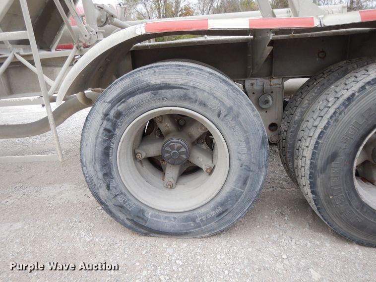 image for item DH3265 1985 Fruehauf HEB-F2-J1200 pneumatic dry bulk trailer