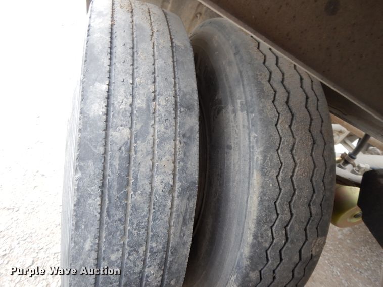 image for item DH3265 1985 Fruehauf HEB-F2-J1200 pneumatic dry bulk trailer