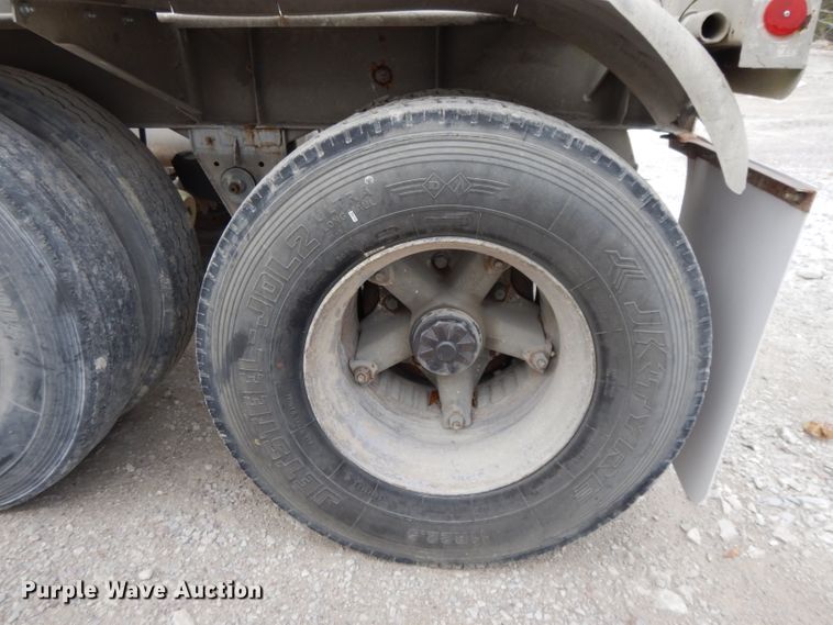 image for item DH3265 1985 Fruehauf HEB-F2-J1200 pneumatic dry bulk trailer