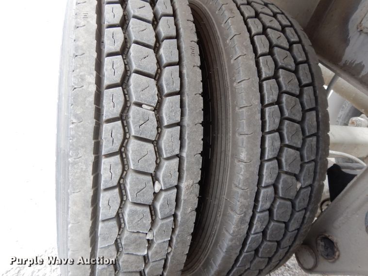 image for item DH3265 1985 Fruehauf HEB-F2-J1200 pneumatic dry bulk trailer