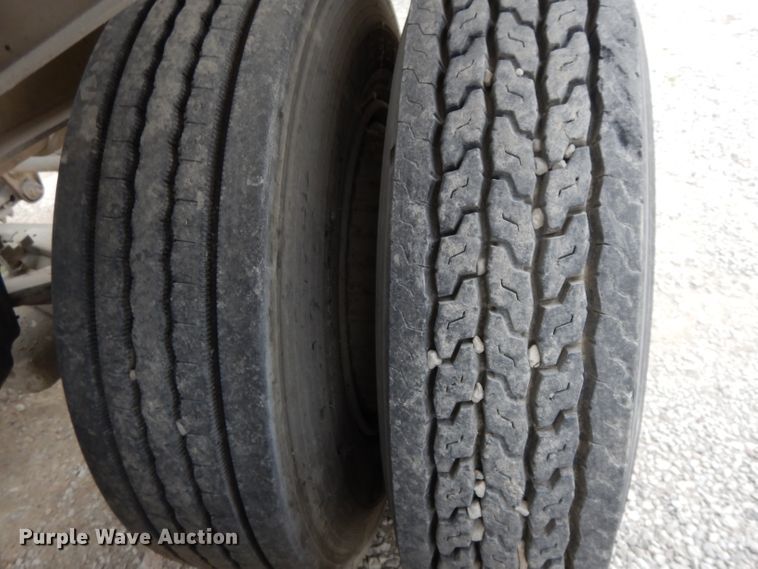 image for item DH3265 1985 Fruehauf HEB-F2-J1200 pneumatic dry bulk trailer