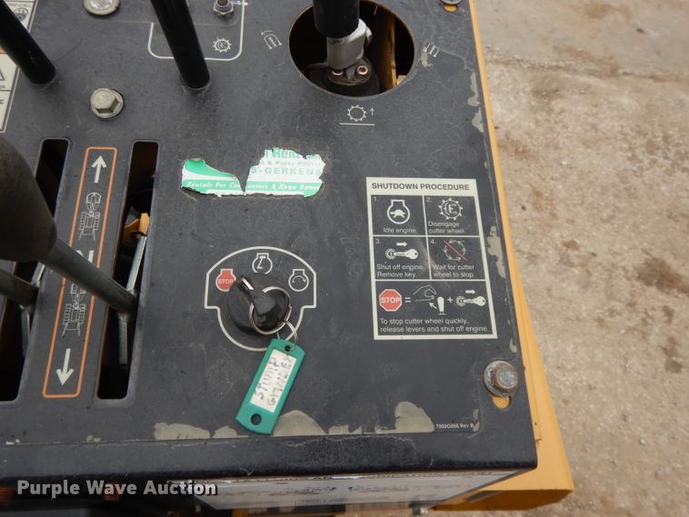 image for item DH3300 2014 Vermeer SC30TX stump grinder