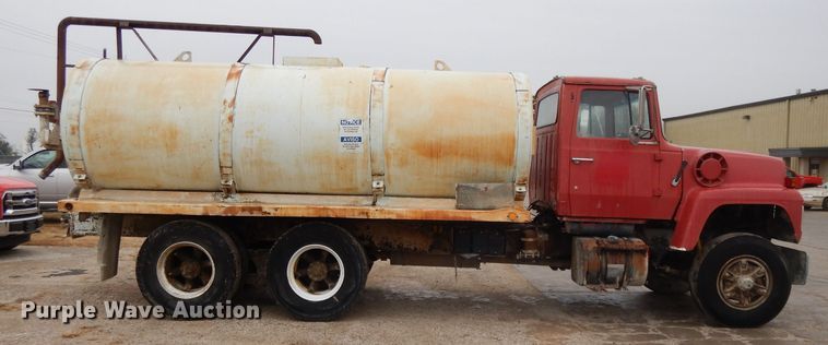 image for item DH3317 1989 Ford L8000  water truck