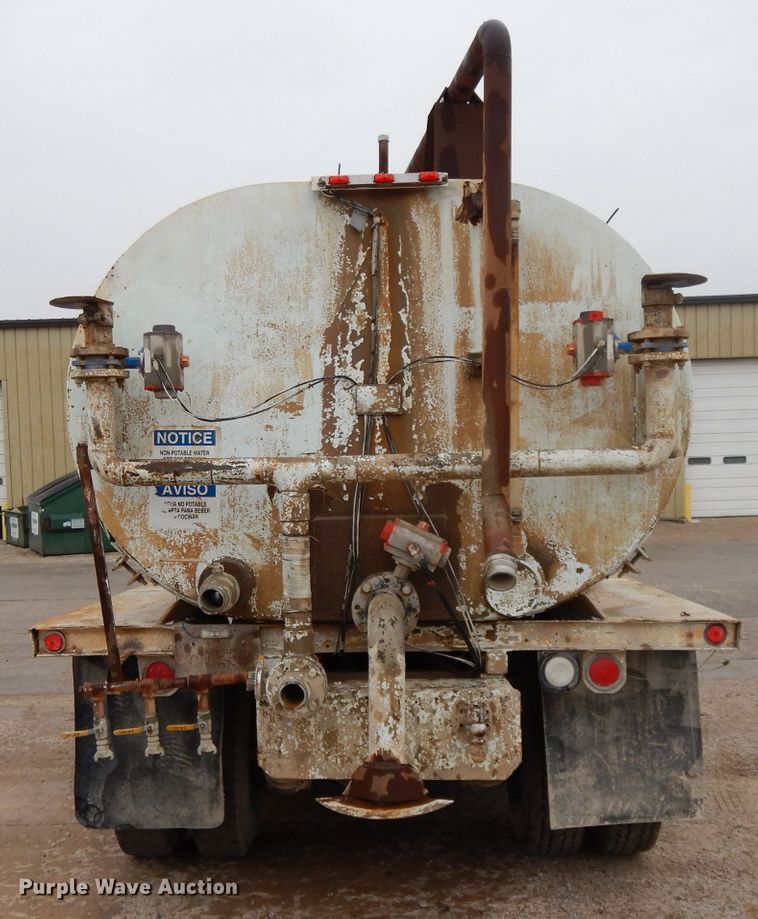 image for item DH3317 1989 Ford L8000  water truck