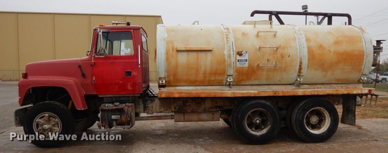 image for item DH3317 1989 Ford L8000  water truck