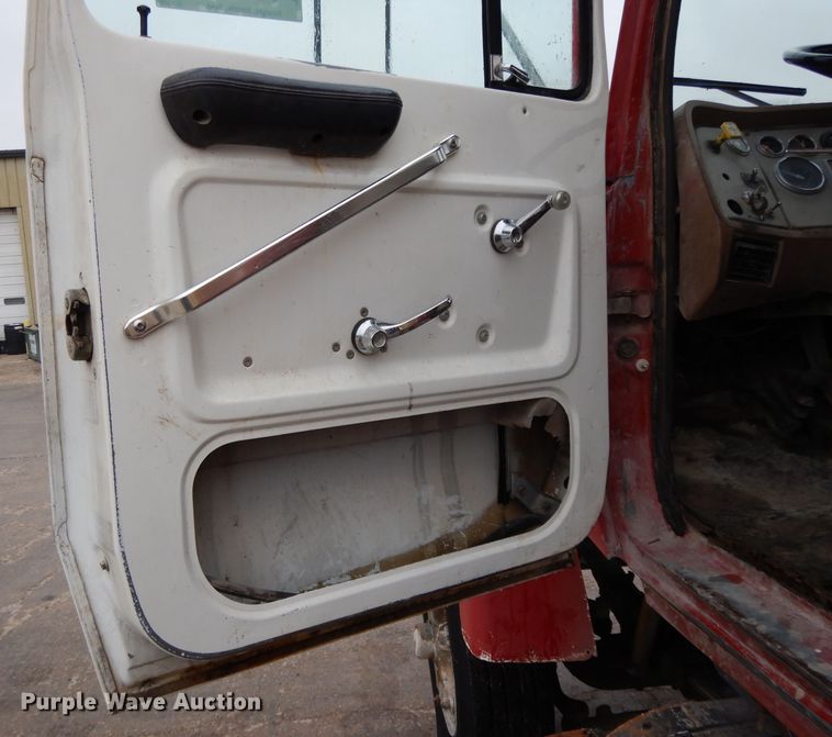 image for item DH3317 1989 Ford L8000  water truck