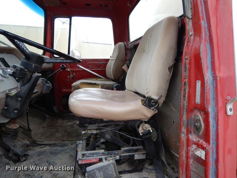 image for item DH3317 1989 Ford L8000  water truck