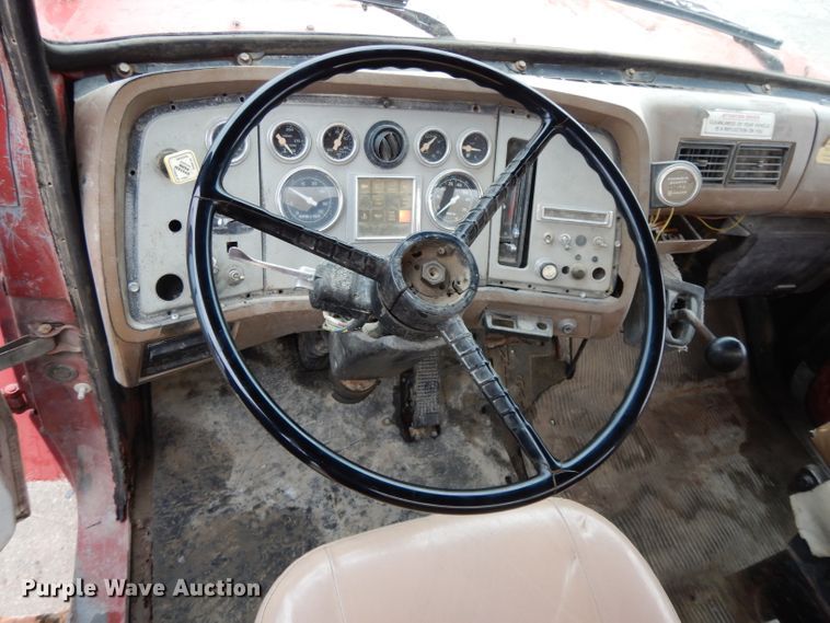 image for item DH3317 1989 Ford L8000  water truck