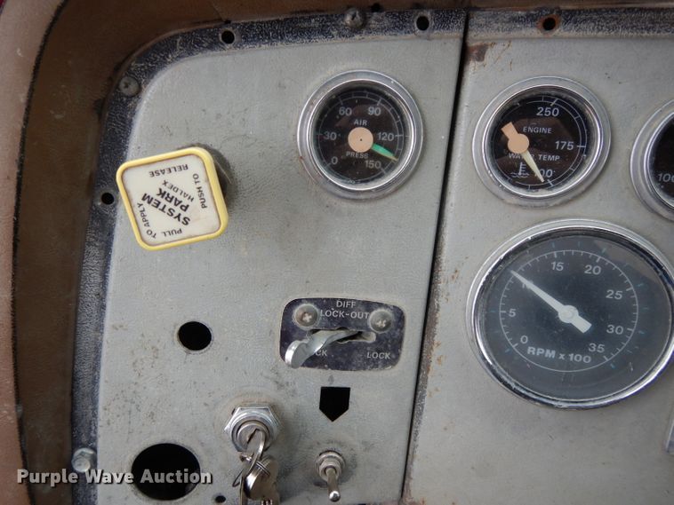 image for item DH3317 1989 Ford L8000  water truck