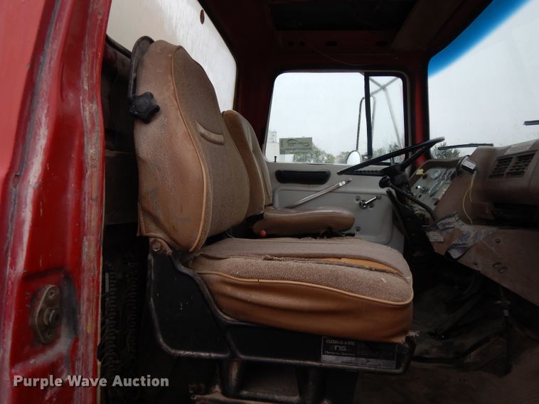 image for item DH3317 1989 Ford L8000  water truck