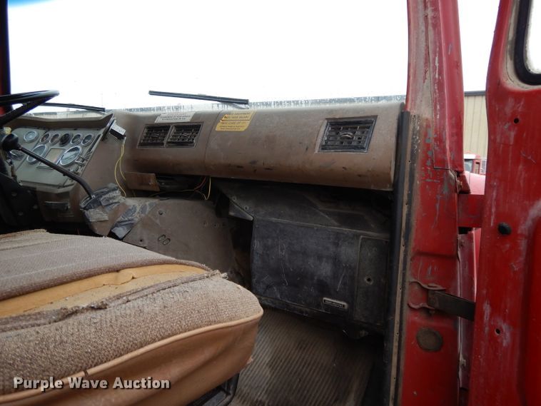 image for item DH3317 1989 Ford L8000  water truck