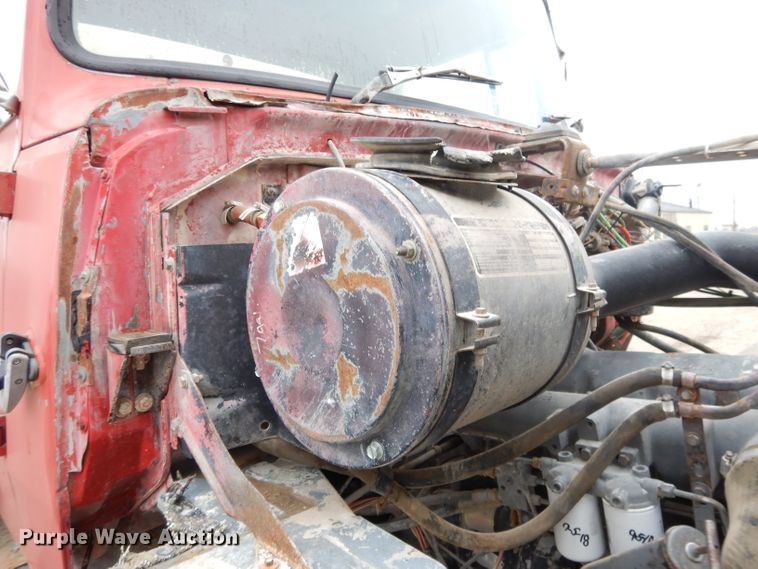 image for item DH3317 1989 Ford L8000  water truck