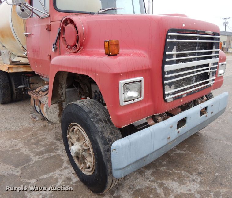 image for item DH3317 1989 Ford L8000  water truck