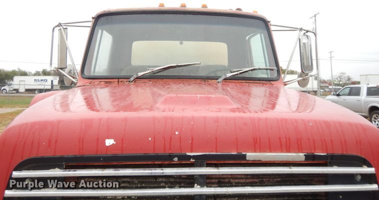 image for item DH3317 1989 Ford L8000  water truck
