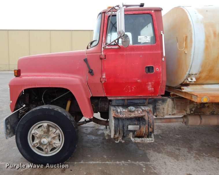 image for item DH3317 1989 Ford L8000  water truck