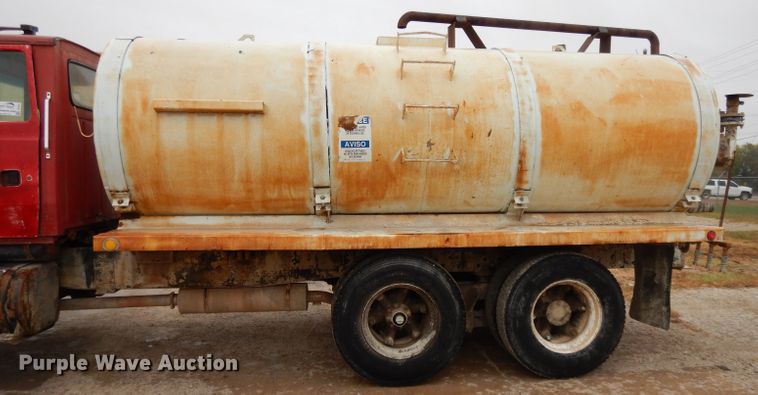 image for item DH3317 1989 Ford L8000  water truck