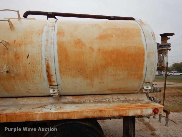 image for item DH3317 1989 Ford L8000  water truck