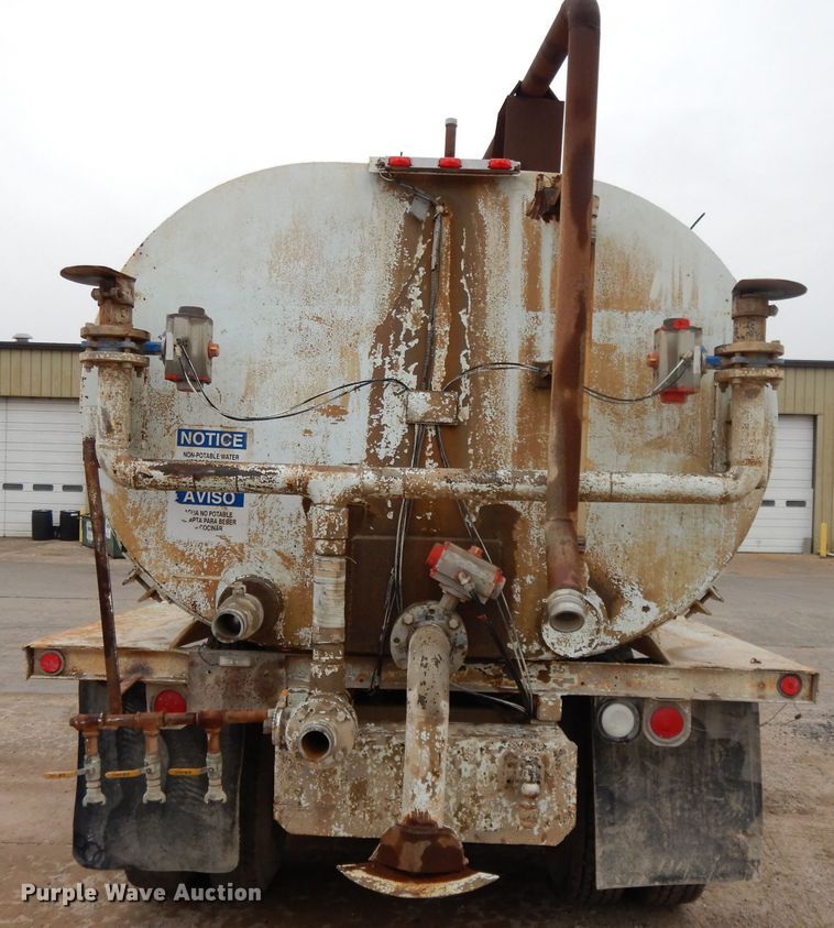 image for item DH3317 1989 Ford L8000  water truck