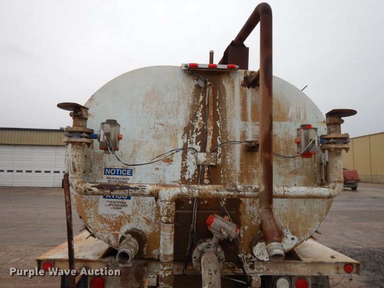 image for item DH3317 1989 Ford L8000  water truck