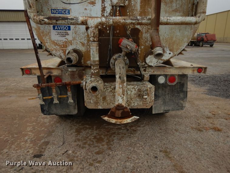 image for item DH3317 1989 Ford L8000  water truck