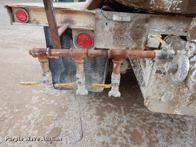 image for item DH3317 1989 Ford L8000  water truck