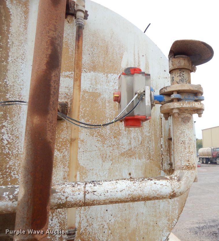 image for item DH3317 1989 Ford L8000  water truck