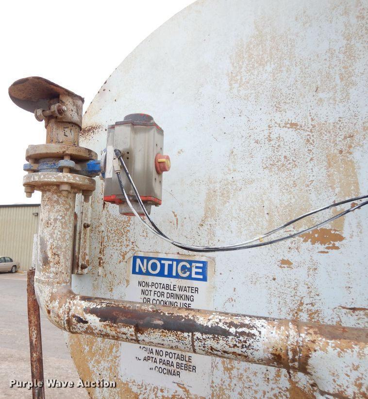 image for item DH3317 1989 Ford L8000  water truck