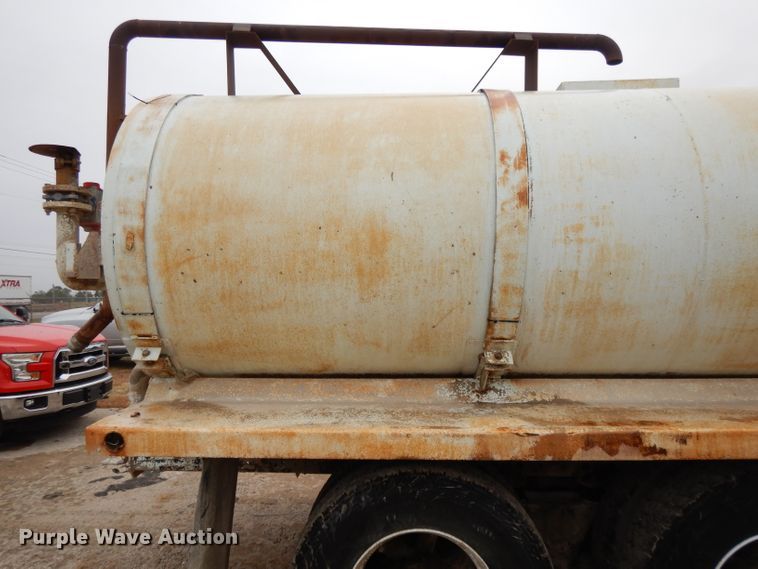 image for item DH3317 1989 Ford L8000  water truck