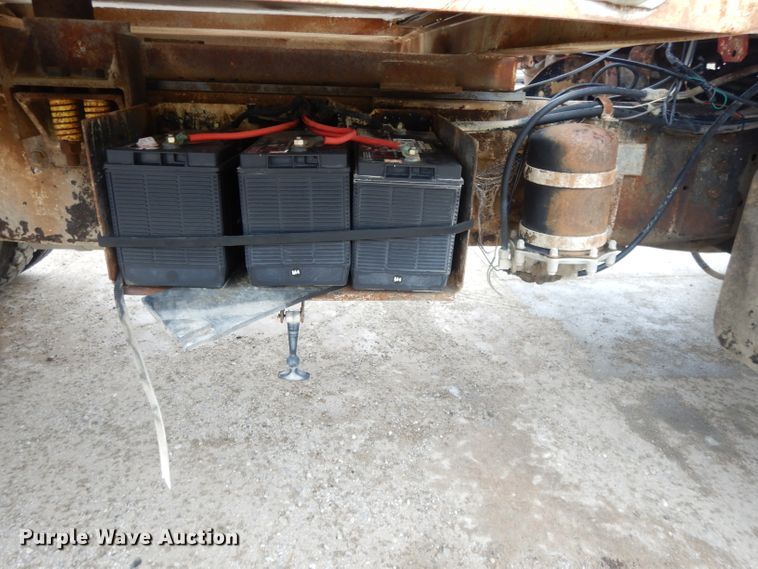 image for item DH3317 1989 Ford L8000  water truck