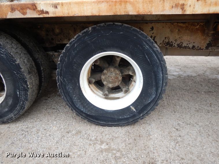 image for item DH3317 1989 Ford L8000  water truck