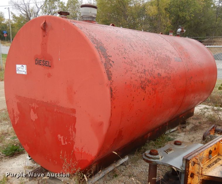 image for item DH3320 2,000 gallon fuel tank
