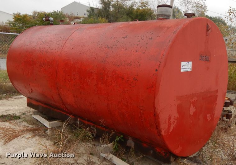 image for item DH3320 2,000 gallon fuel tank