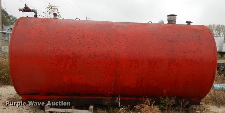 image for item DH3320 2,000 gallon fuel tank