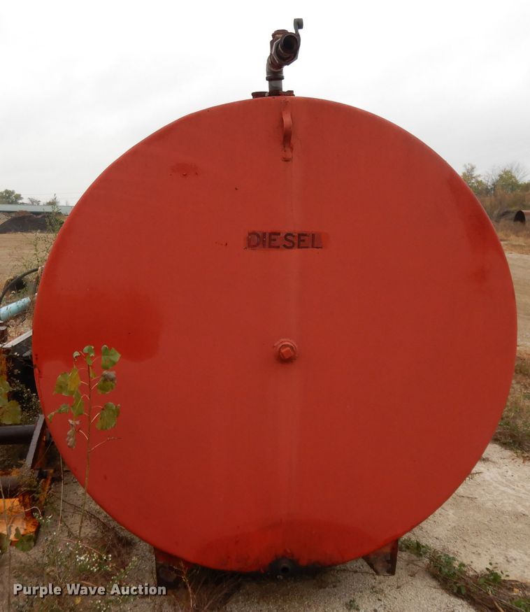 image for item DH3320 2,000 gallon fuel tank