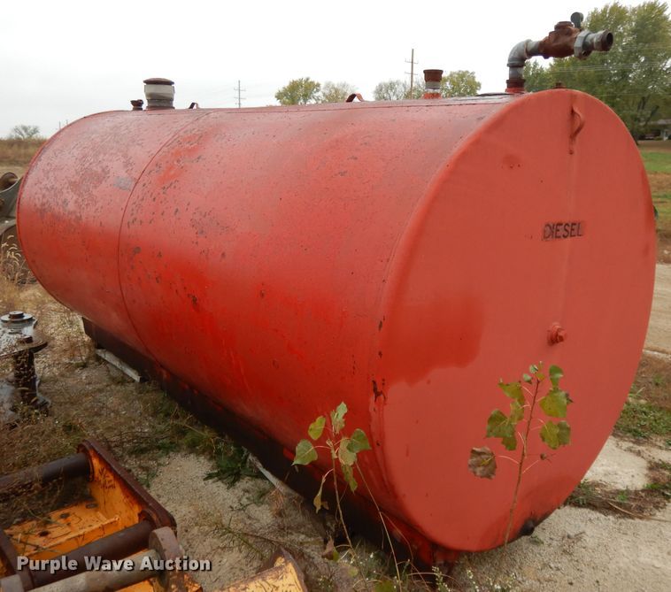 image for item DH3320 2,000 gallon fuel tank